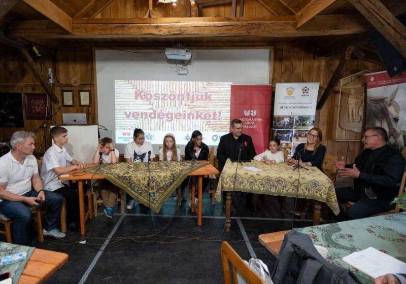 Közösségi Szőttes Konferencia Kiscsőszön