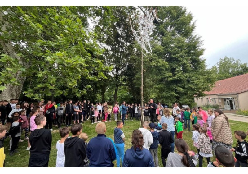 ,,Partnerségben az iskolákkal” Lesence Völgye Általános Iskola, Lesencetomaji Mesevár Óvoda  Egy különleges gyermeknapot szerveztünk Lesencetomajon